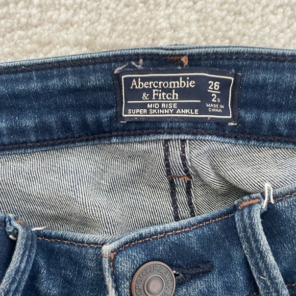 Abercrombie & Fitch Mid Rise Skinny Jeans - 26 S / 2S - Picture 3 of 3